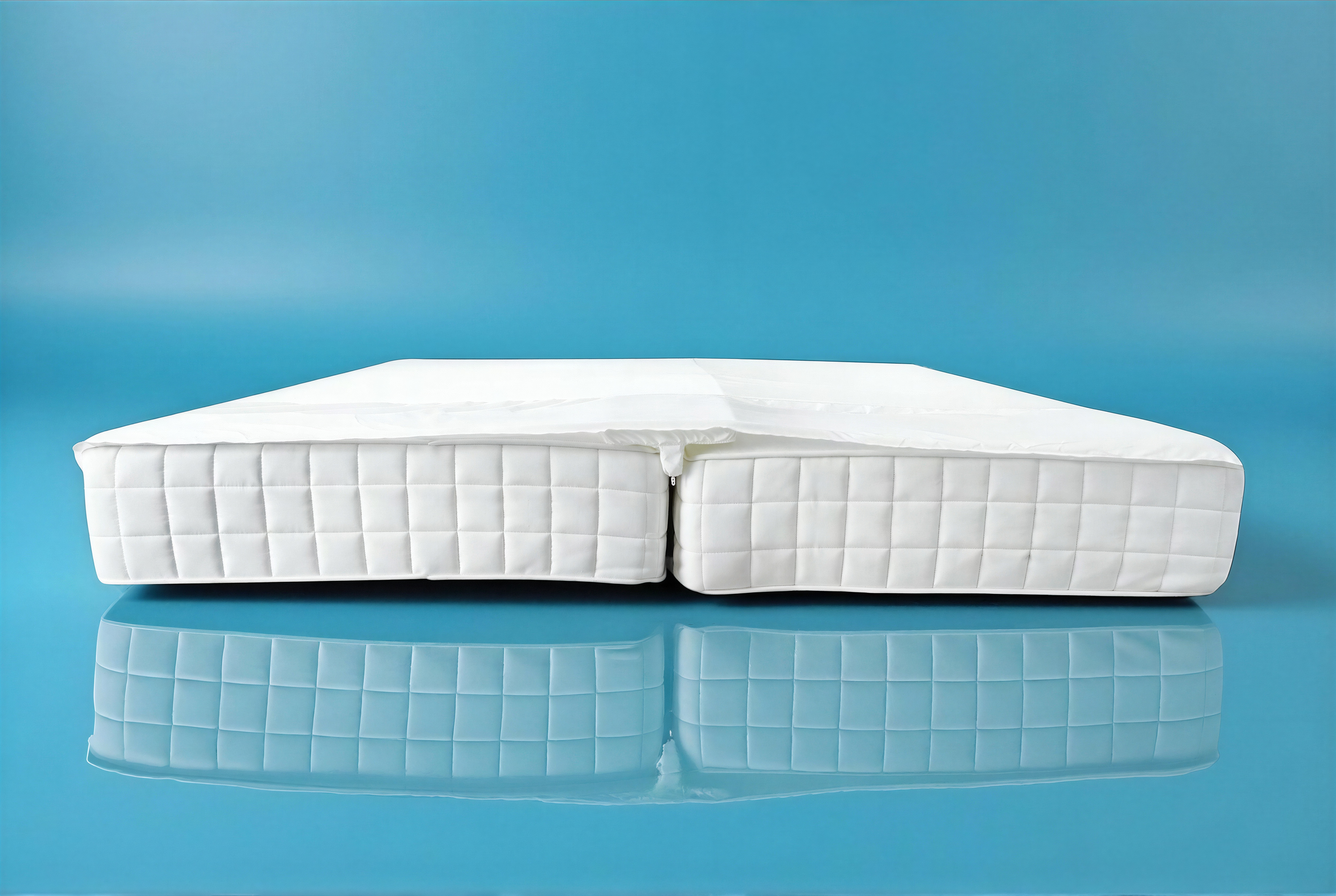 Twee matrassen naadloos verbonden. Geen last meer van spleet. spleet opgevuld. wit Hoeslaken met ingebouwde uitneembare matraswig 180 x 200 cm Bed & goods dicht spleet tussen twee matrassen, maakt van twee matrassen een tweepersoonsbed bedbinder lovebridge liefdesbrug matrasbrug